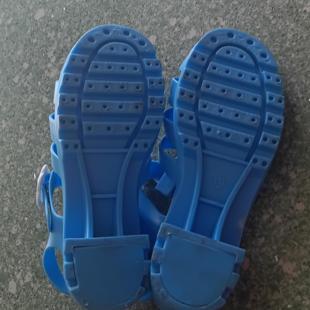 Shoes - Picture 7 of 8